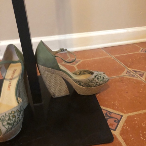 Wedge - Picture 4 of 4